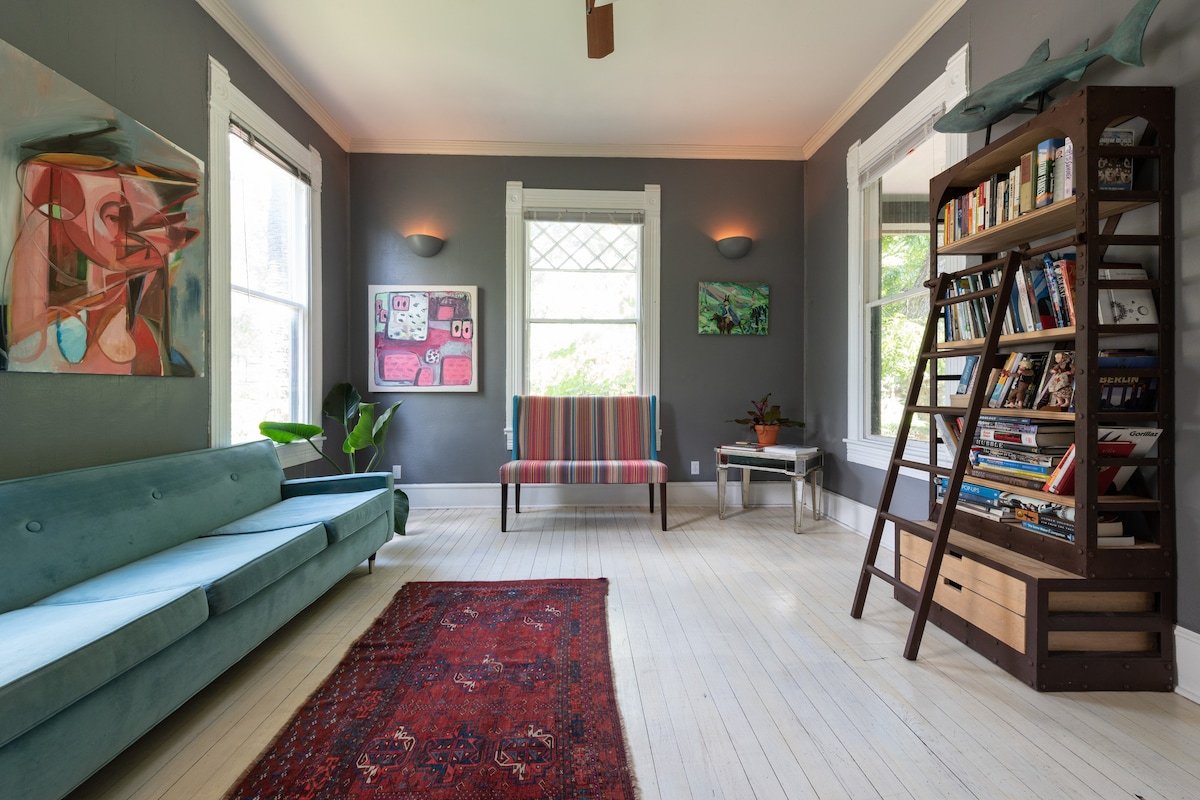 Art palace in the heart of Austin! gallery image 3