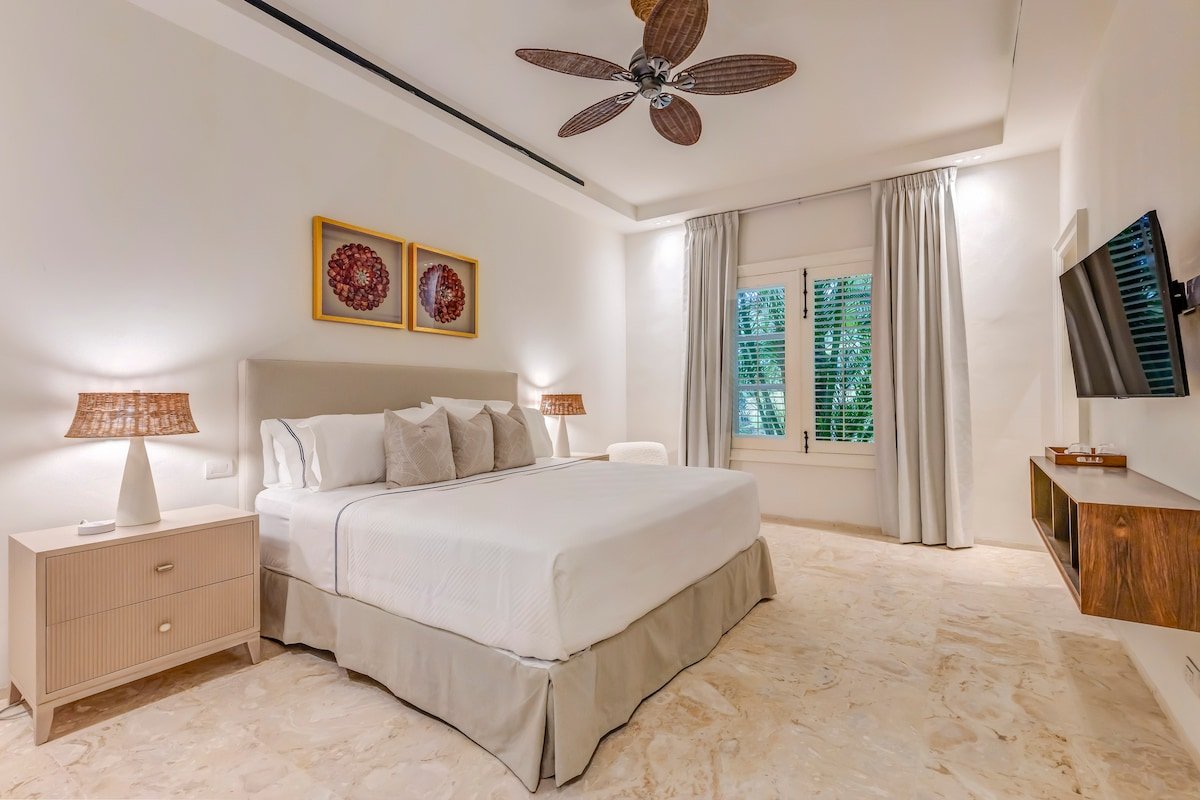 Corales 49 Elegant Coastal Sanctuary gallery image 3