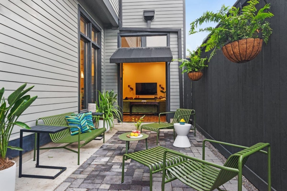 Private Heated Pool and Luxury Home gallery image 2