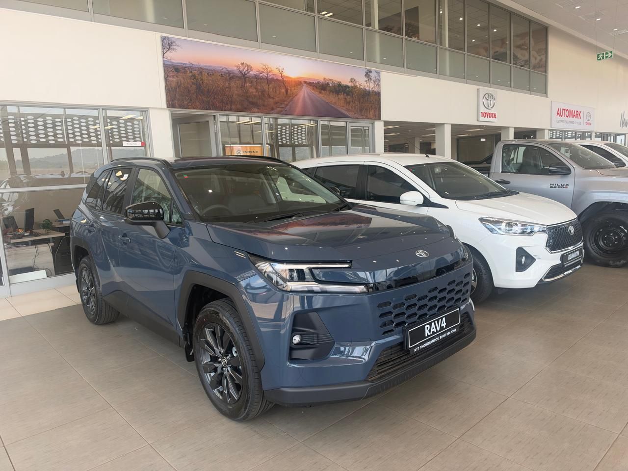 TOYOTA RAV4 2.5 GX HYBRID CVT E-FOUR for Sale in South Africa