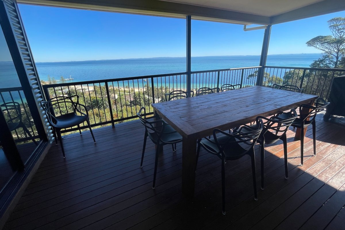 Bayview Breeze – Hilltop House with Amazing Views gallery image 2