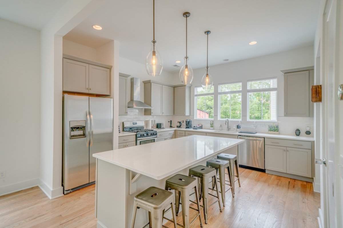 Movie Theater Rooftop Views 2 units Luxury Retreat gallery image 5