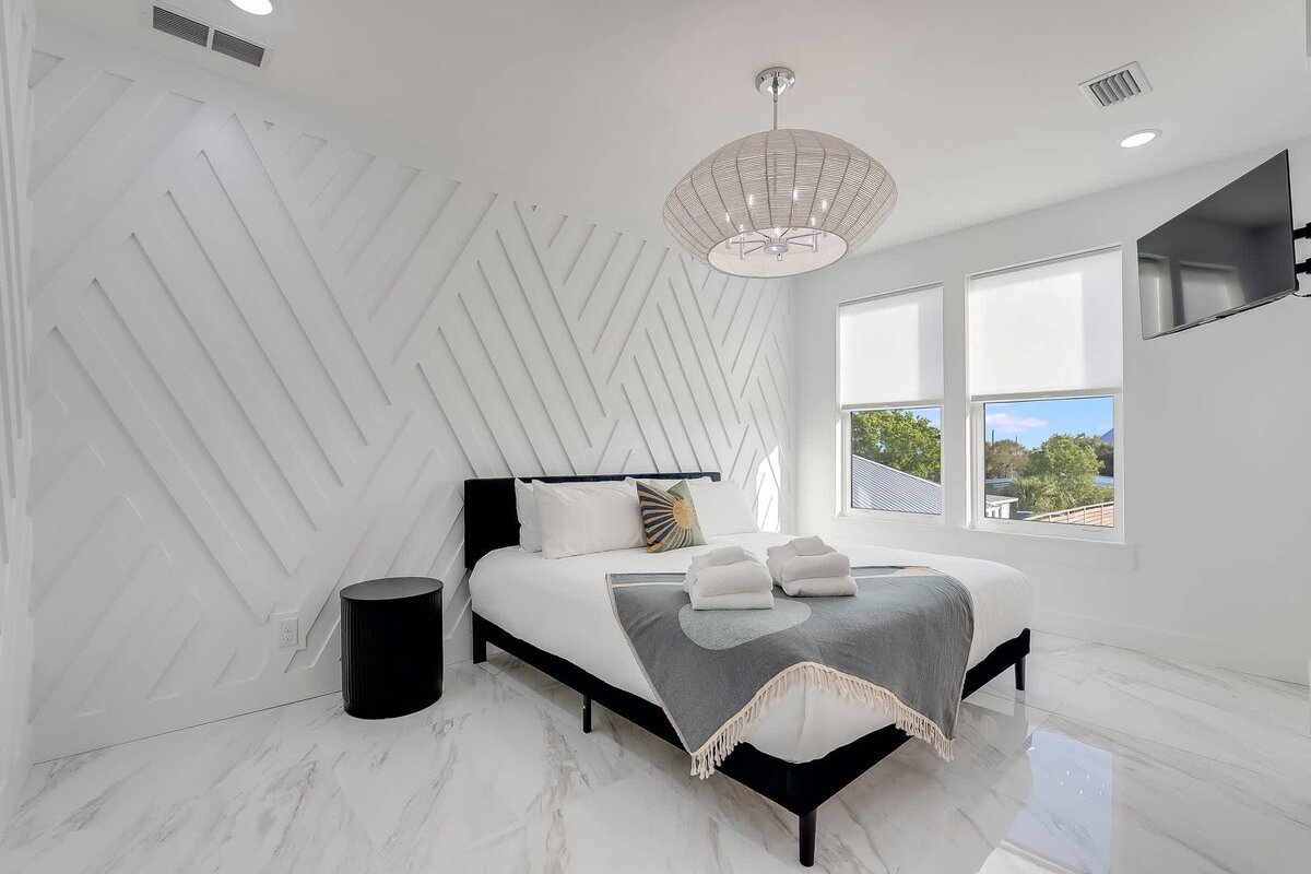 LUX “The Ohana” Pvt Pool, Golf Cart, Steps 2 Beach gallery image 2