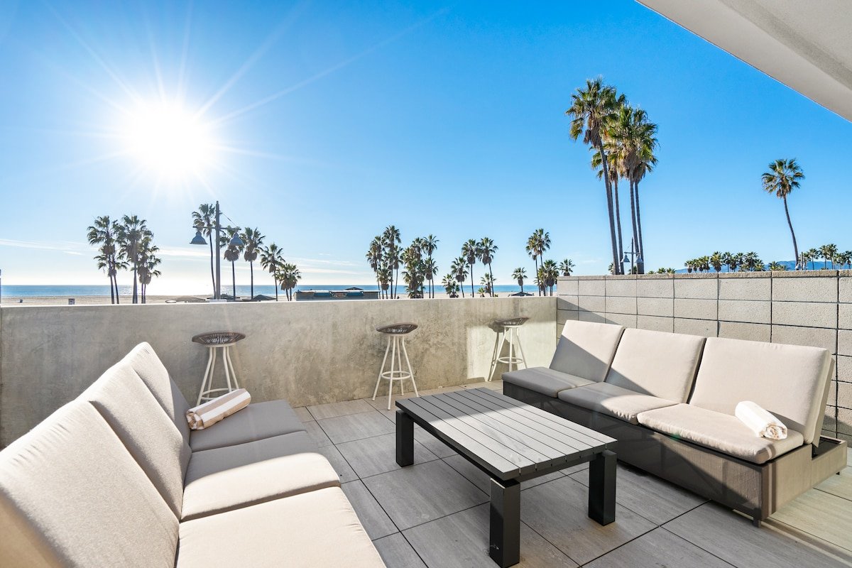 Luxe Oceanfront Venice Beach Escape – Rooftop Deck gallery image 4