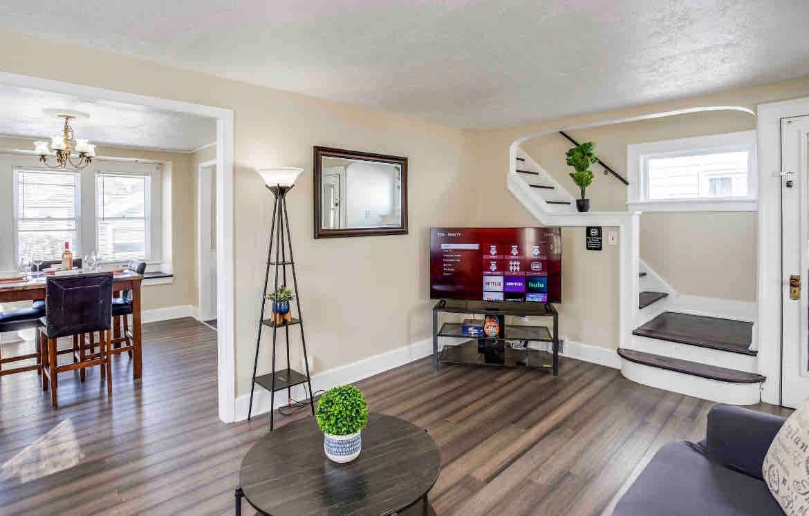 Fabulous by Airpt/DwTN/UofR gallery image 2