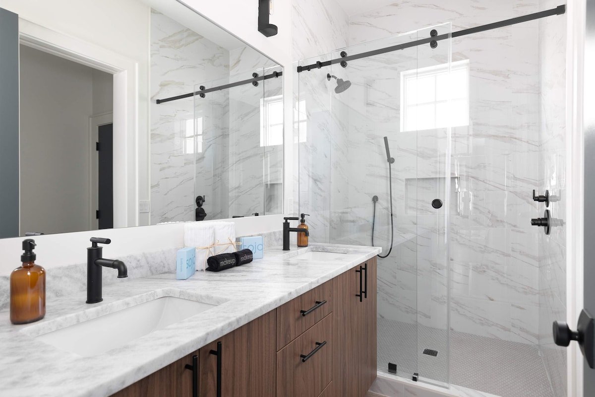 LUX Casa Blanca | Golf Cart | Heat Pool | Pets Ok gallery image 2