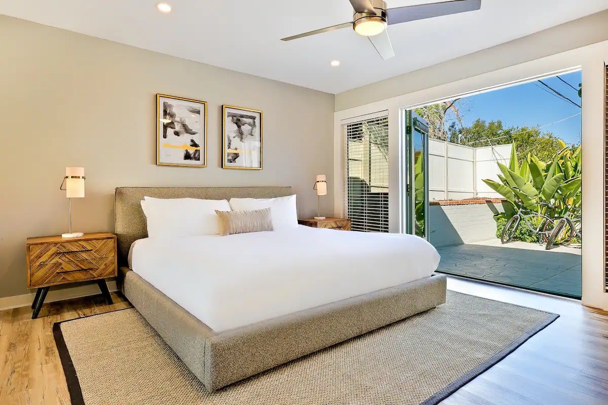 Outdoor Haven with Spa, Sauna, Walk to LJ Shores gallery image 5