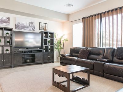 DELUXE HOME in Quiet Community