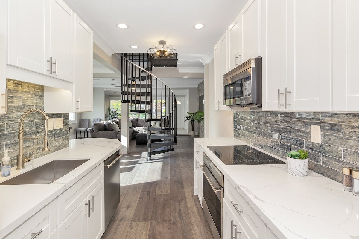 New! Next to Las Olas • Heated Pool gallery image 3