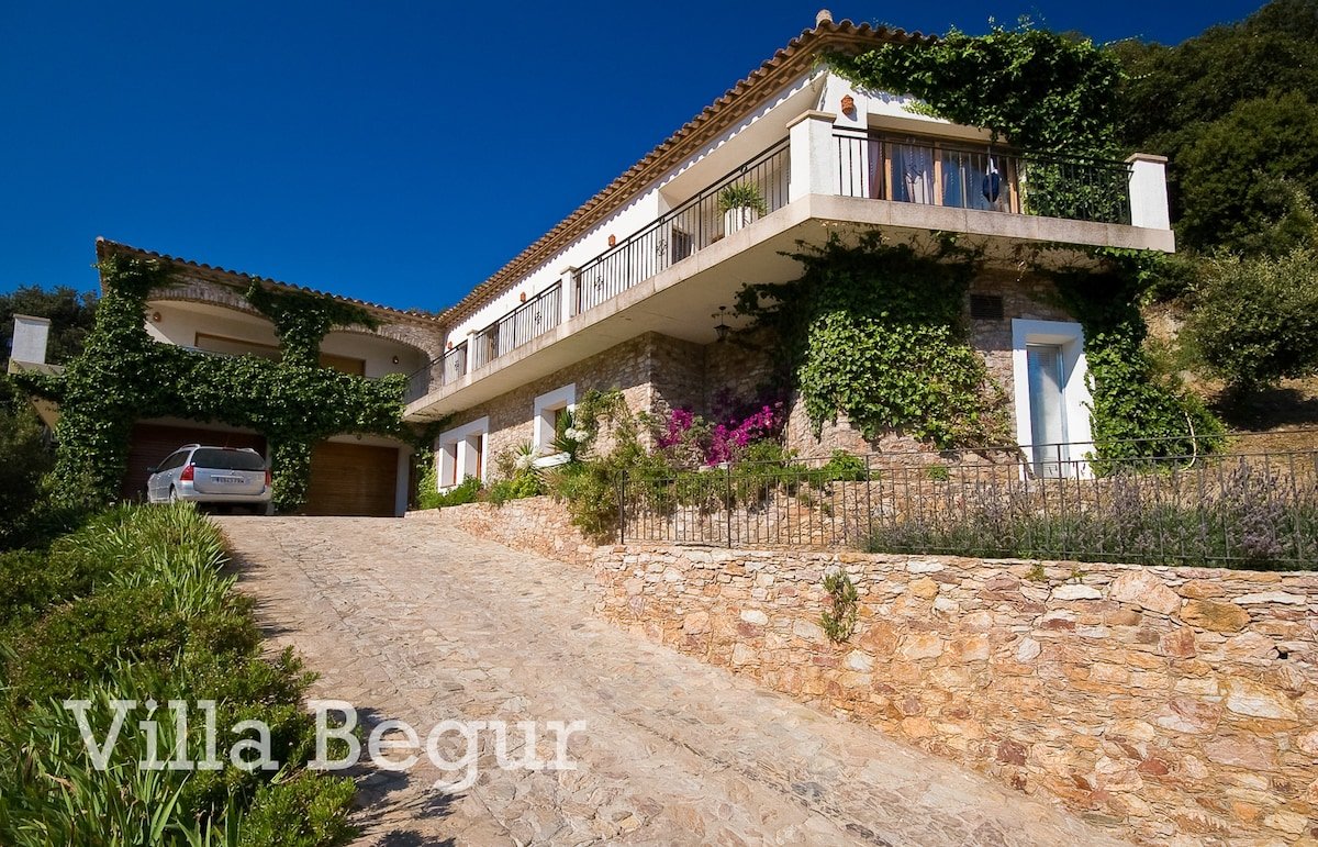 Villa Begur, 6 bedrooms, own pool, amazing views gallery image 3