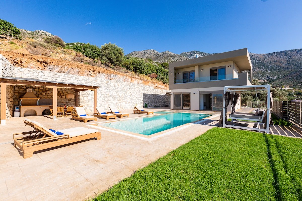 Paris Villa, with Pool, BBQ, Playground & SeaViews gallery image 4