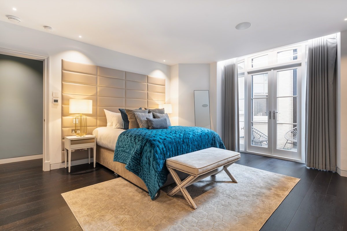 The Mayfair Residence Super King Luxury VIP gallery image 4