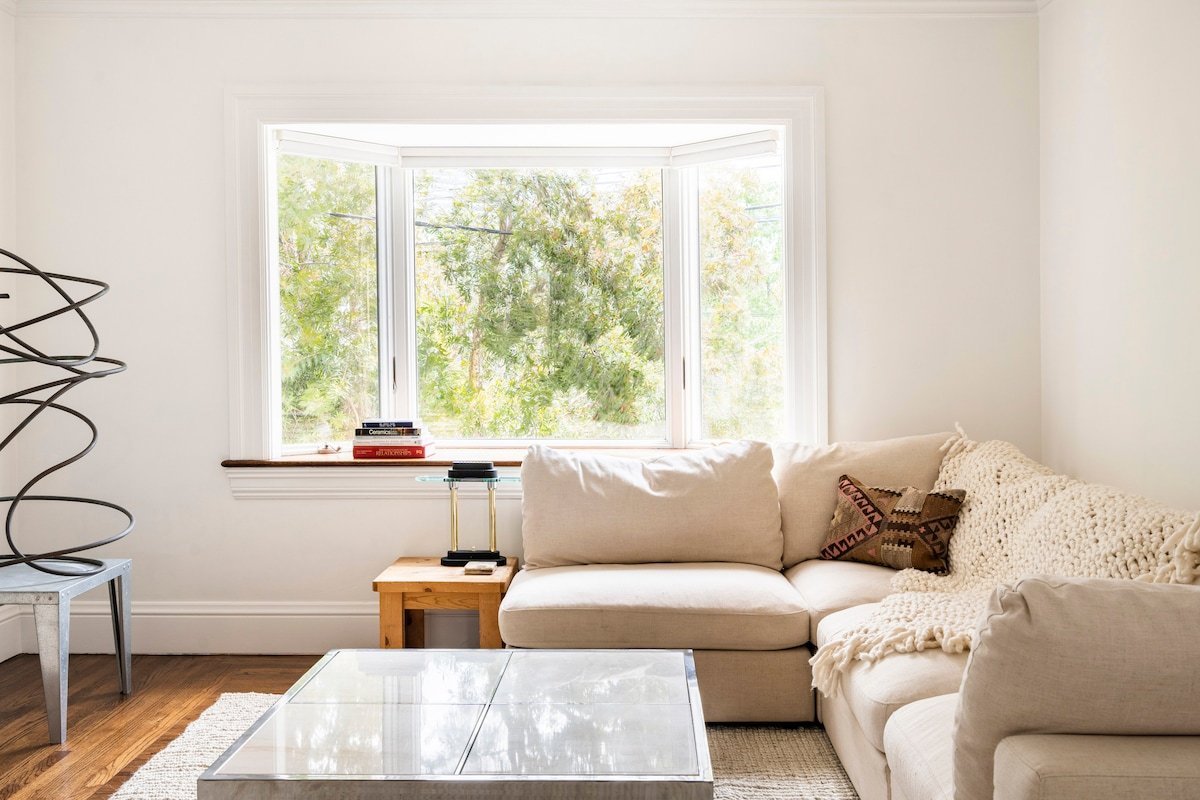 Mish Mish—sunshine central with garage parking gallery image 3