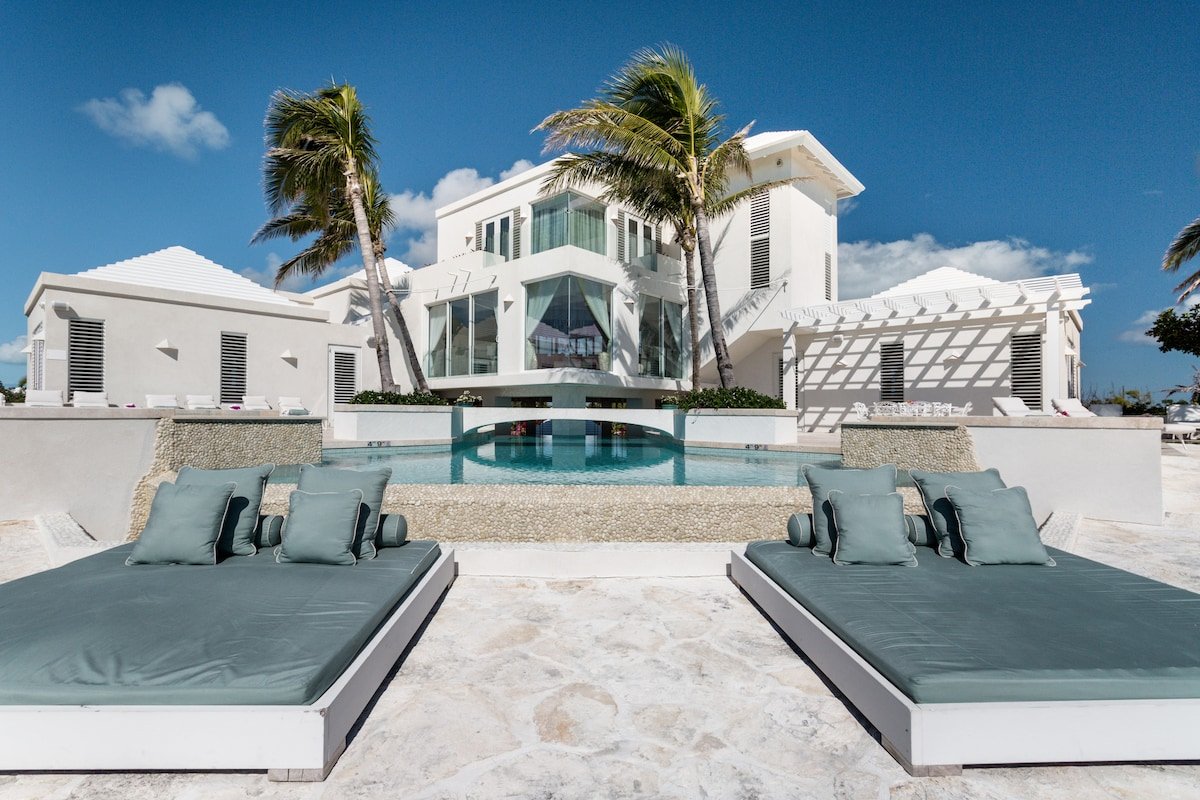 Turks & Caicos Dream – Beachfront + Full Service gallery image 4