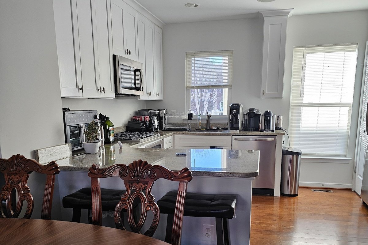 Capitol Hill – 3 Bed, 2 Bath gallery image 4