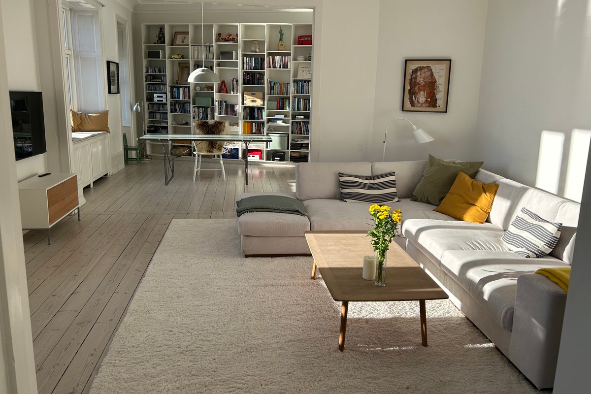 Large & lovely – great location!