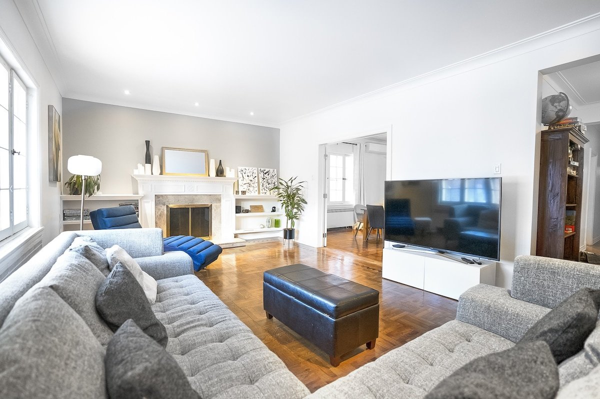 Retro-Chic Spacious Home on 2 floors in Montreal gallery image 2