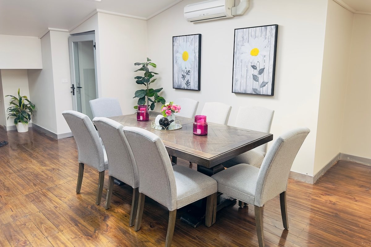 BIG GROUP w FIVE BeDRooM(16pp) in North MEL gallery image 3