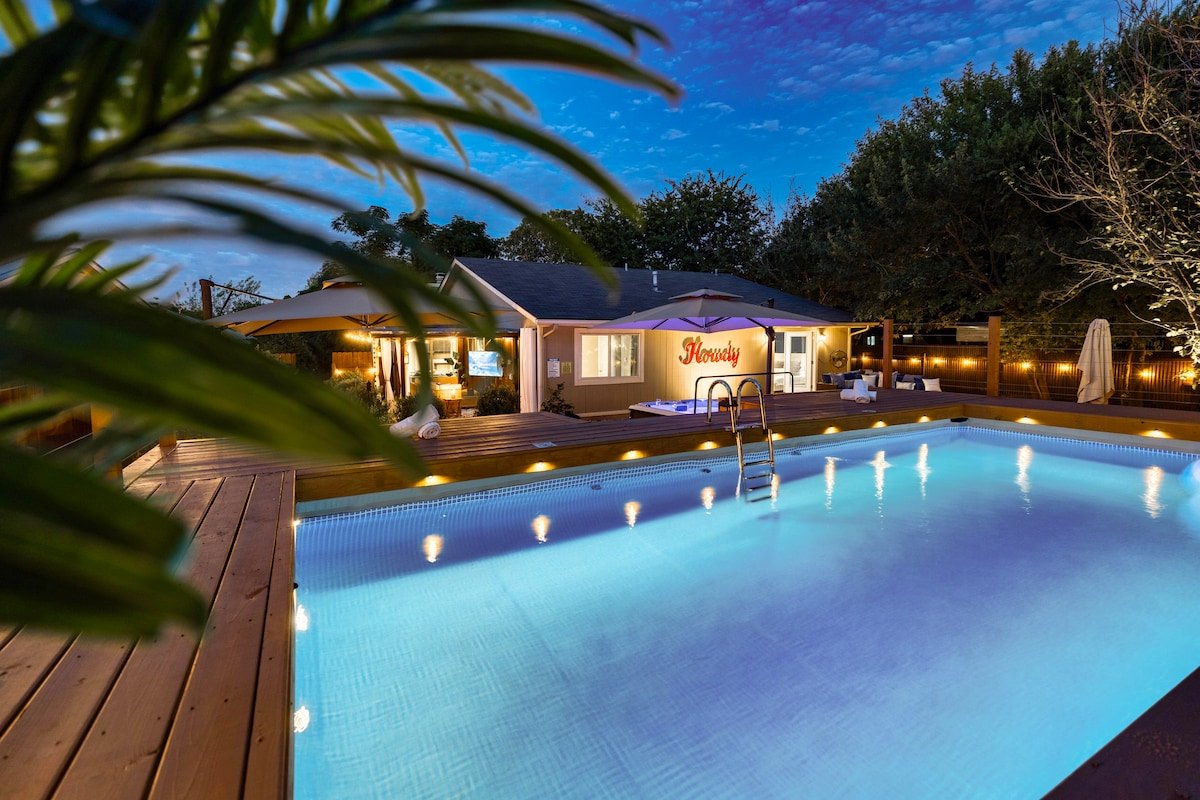 Hot Tub | Pool | Outdoor Movie Lounge | Spa Shower gallery image 2