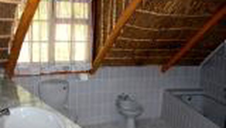 Mont Martre RoundHouse Upstairs D - Shared Bathroom