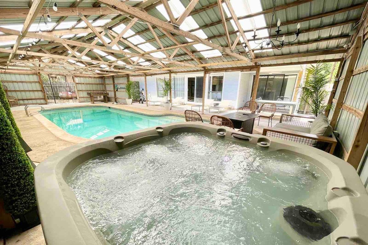 6BR Oasis • Pool, Spa & Foosball • Near Domain! gallery image 2