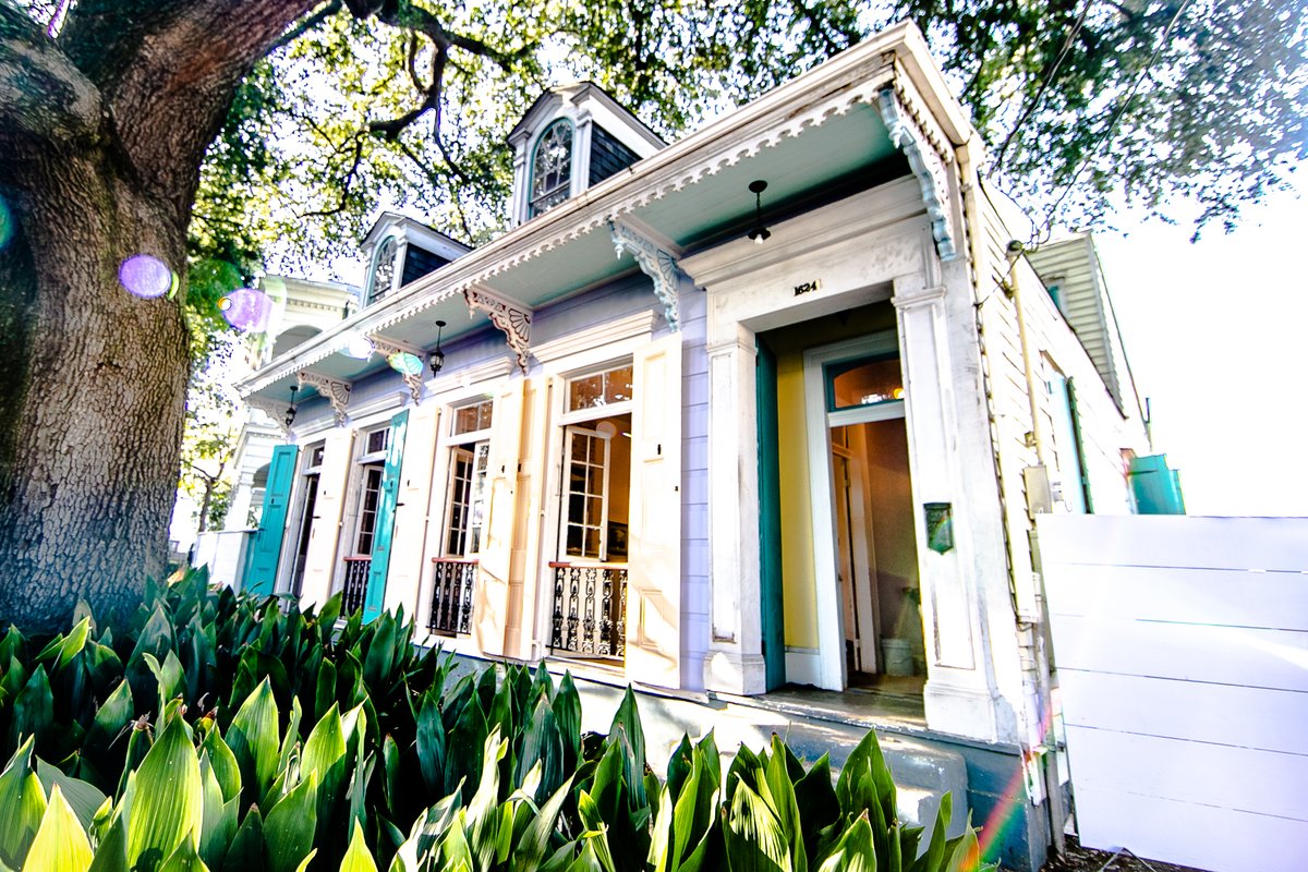 Governor’s Mansion 5 bedroom/3.5 bath w/ Pool!