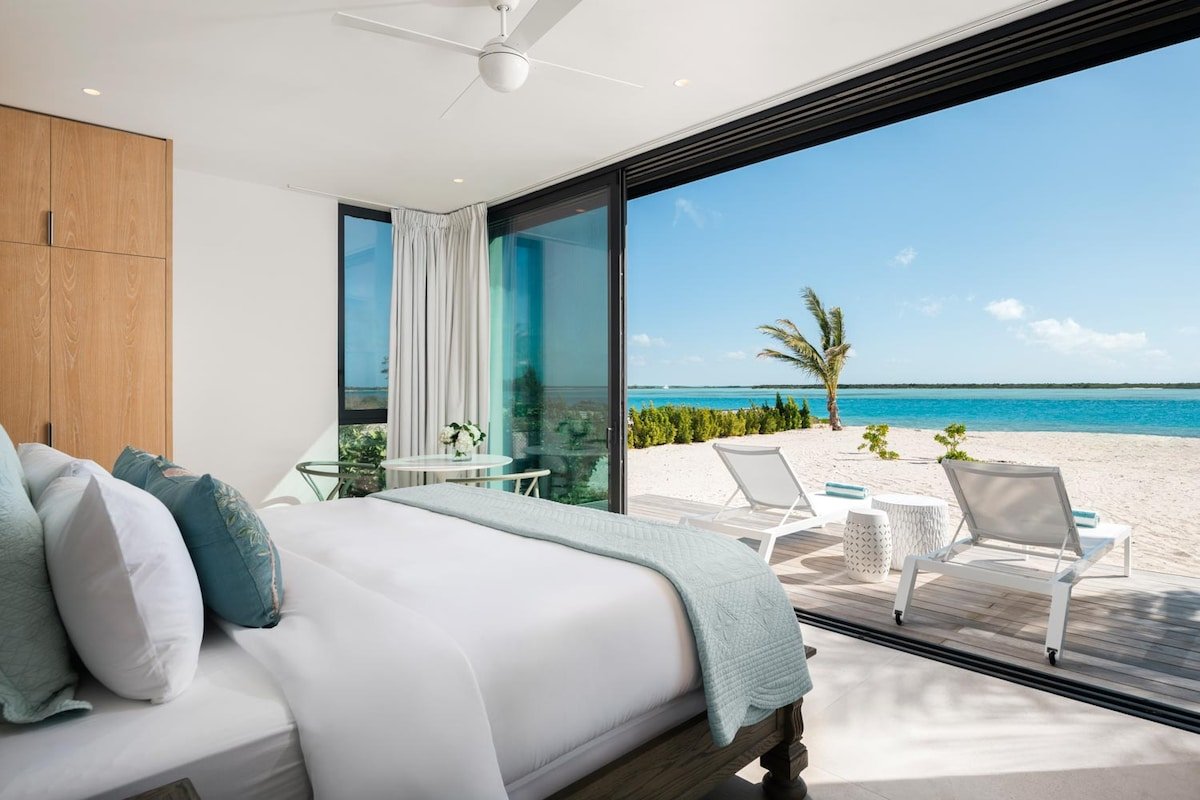 Emerald Breeze – Understated Luxury in Grace Bay gallery image 2