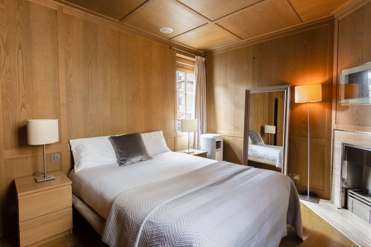 Mayfair 2 bedrooms penthuse with AC gallery image 2