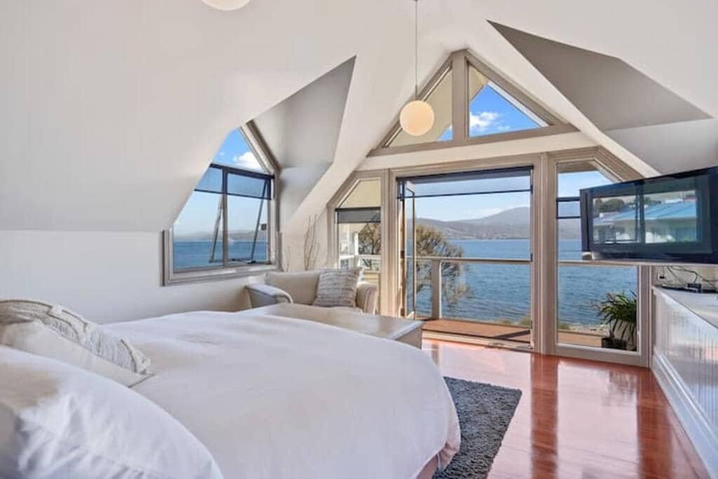 “Casa Con Vista” Luxury Waterfront Home Sleeps 10 gallery image 5