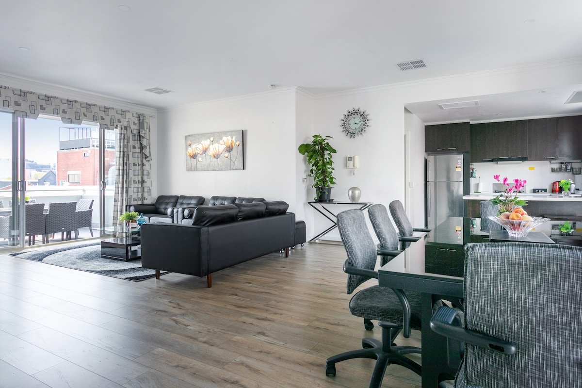 Super comfy – super spacious – walk to CBD gallery image 3