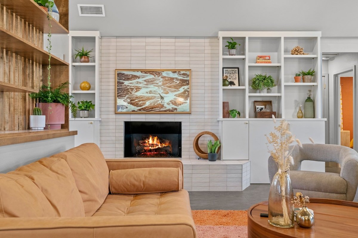 Stylish Hidden Oasis 5 min. from Downtown gallery image 2