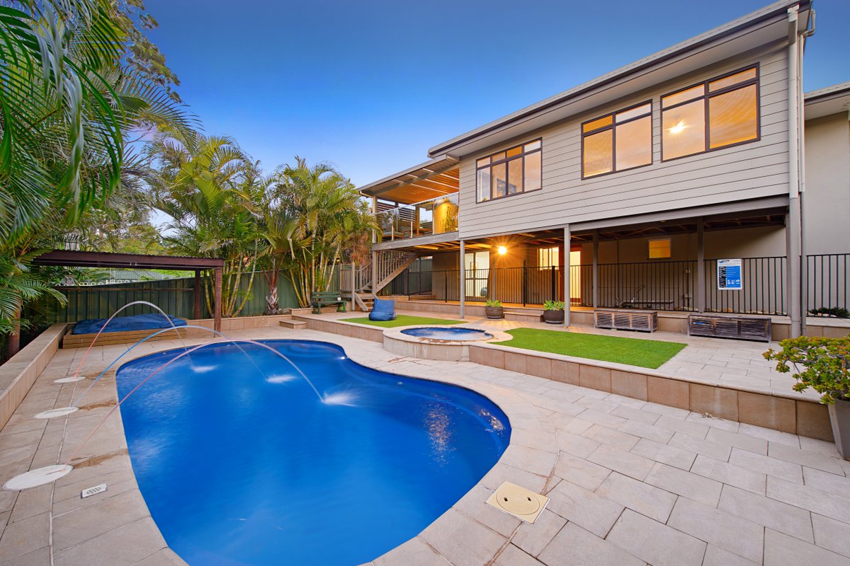 Harrys @ Shelly Beach – family home with pool