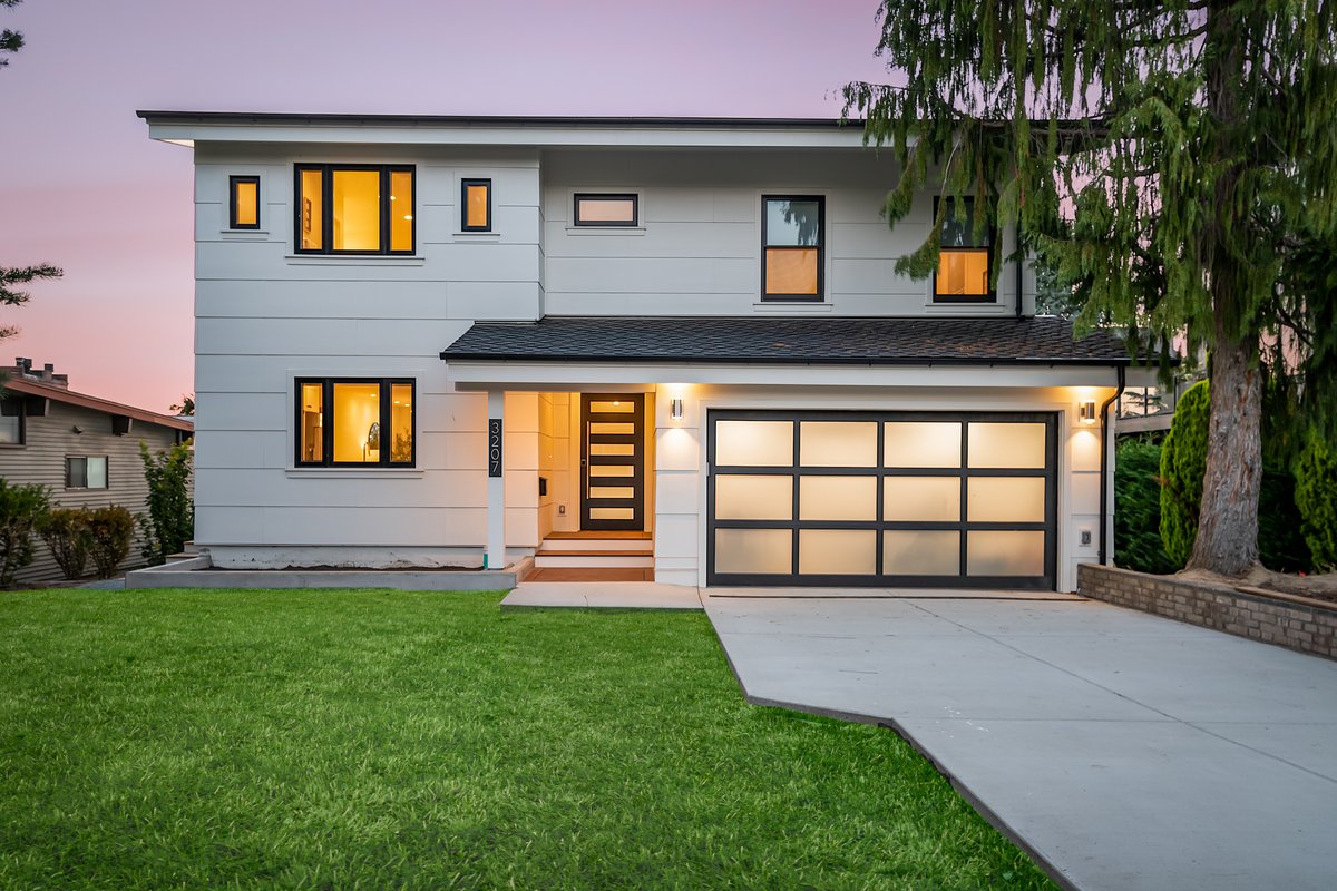 New Seattle Luxe Home with Stunning Ocean Views!