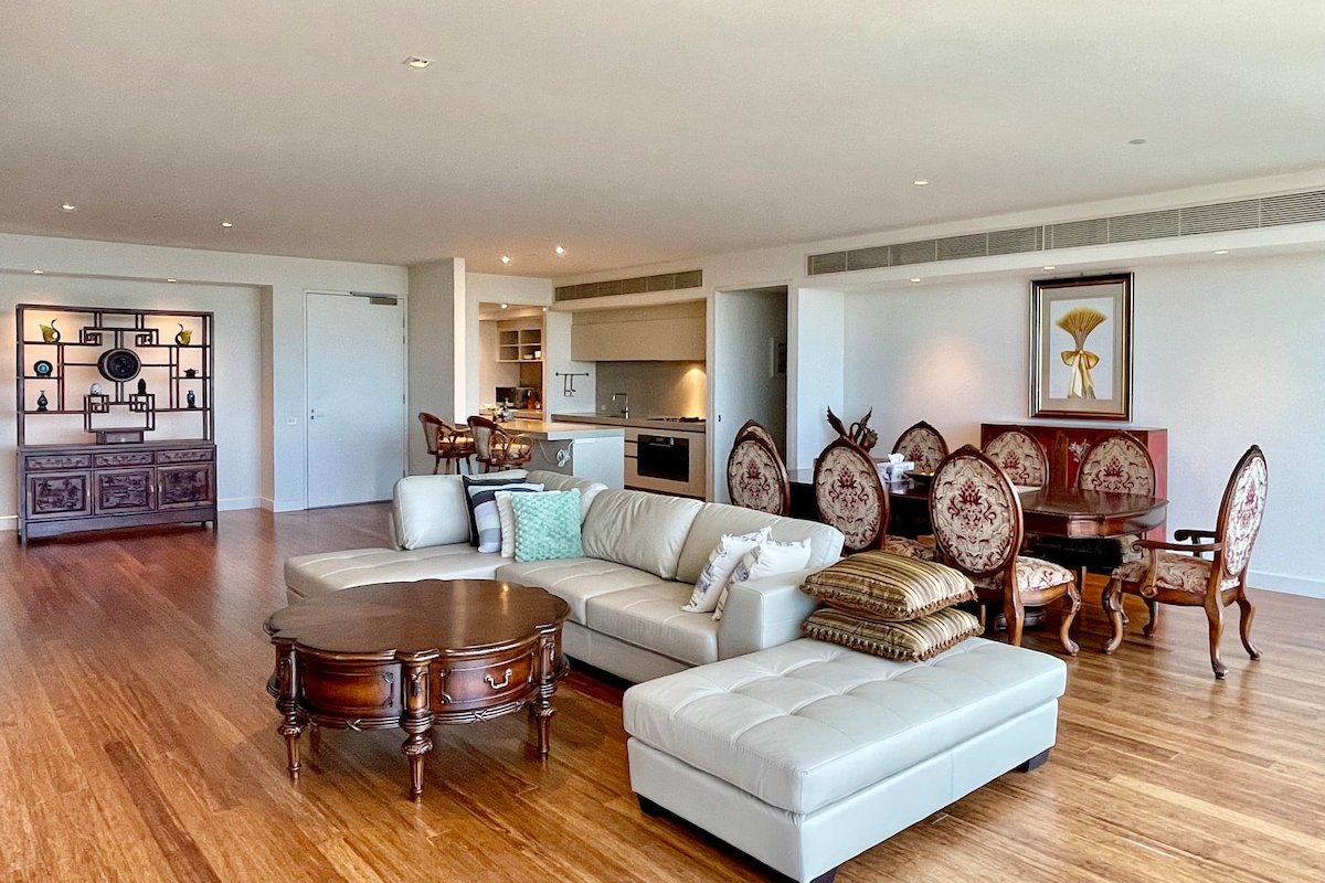 Spacious for 7pax. Crown & CBD. WiFi & Carpark gallery image 2