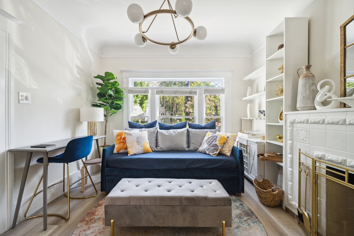 Centrally Located | Luxury Living | Outdoor Oasis gallery image 3