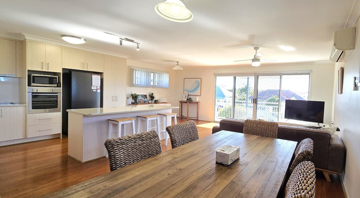 Drayton Apt Upstairs (SEQ) – 3 bedroom 2 bathroom gallery image 2