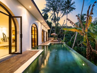 Villa Sanji : 3 BR Modern Clifftop Escape