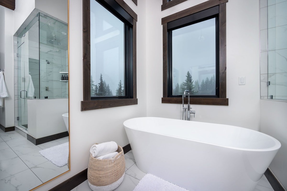 Luxury Ski-In/Ski-Out. Elevator, Game Room, Views! gallery image 5