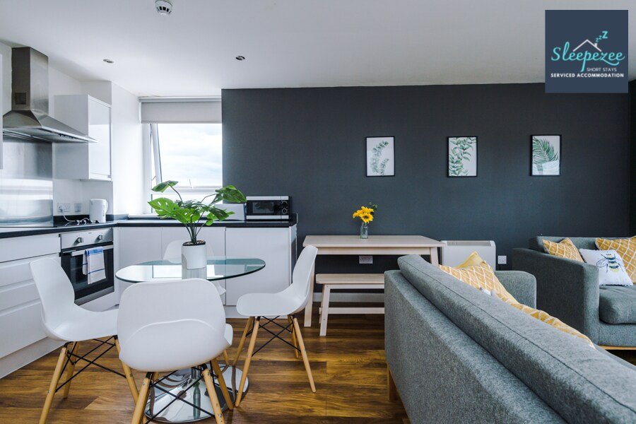 Spacious & bright two bedroom apartment gallery image 5