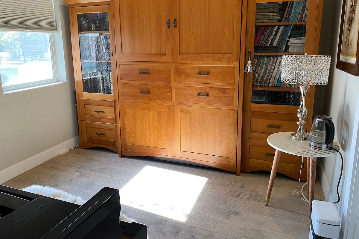 Modern downtown home w/ rooftop deck & fire pit!! gallery image 4