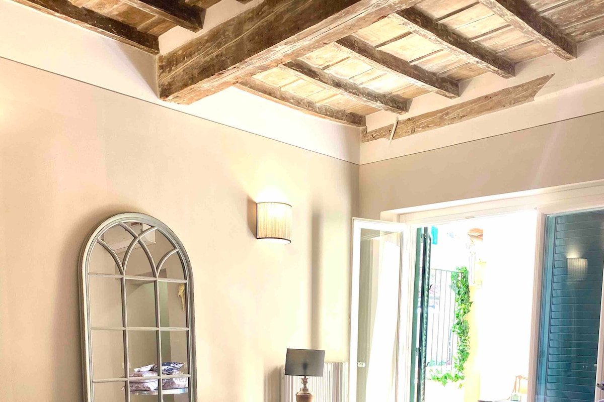 Charming apartment in authentic Sant’Ambrogio x6 gallery image 4