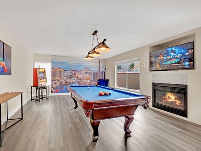 Games Zone Retreat: 5BR Villa w Sunny Backyard