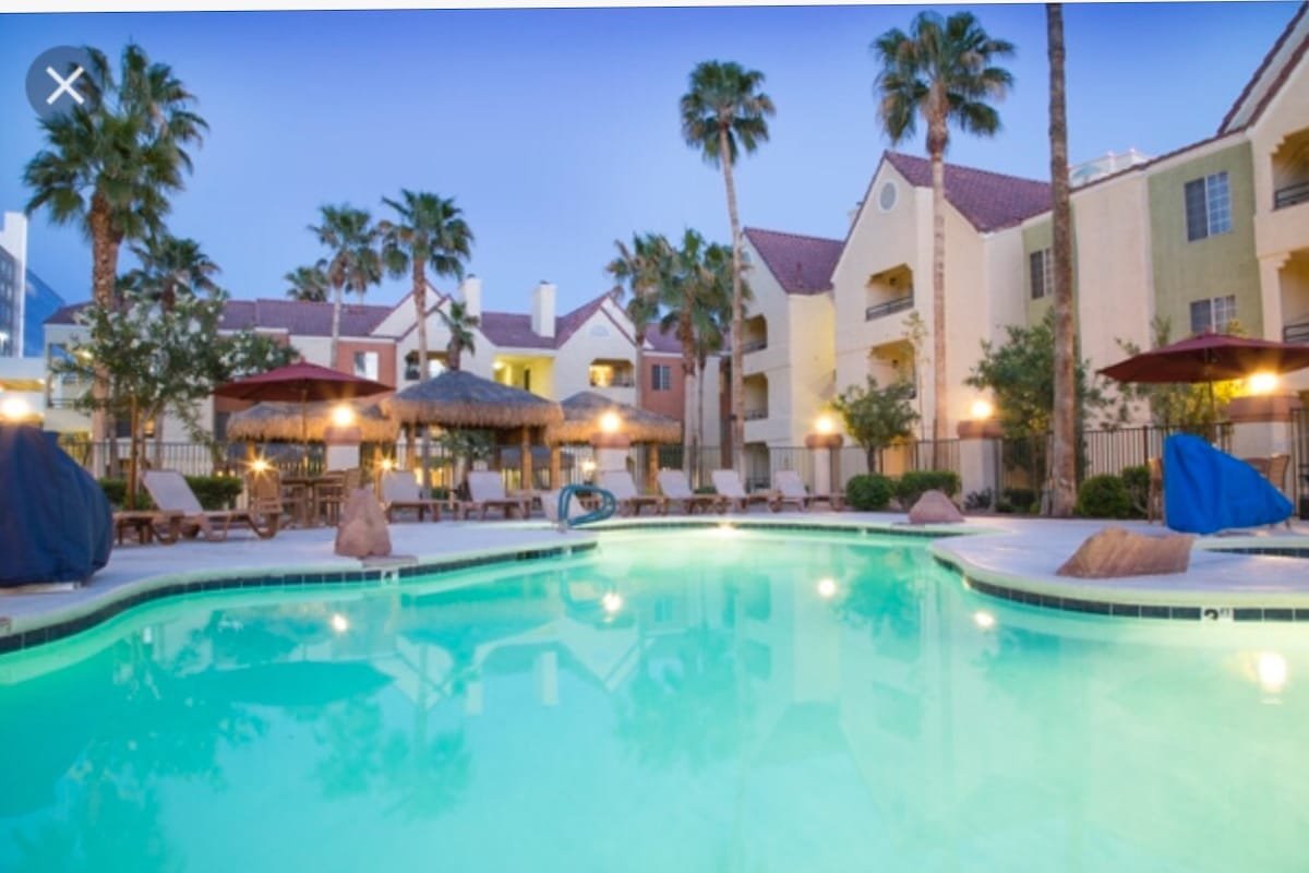 Right Next To The Sphere ~ 2Bd 2Bath gallery image 4