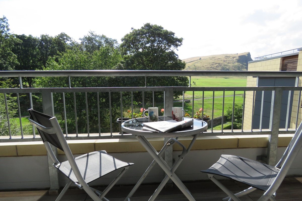 Modern Town-house in an historic Capital City. gallery image 2