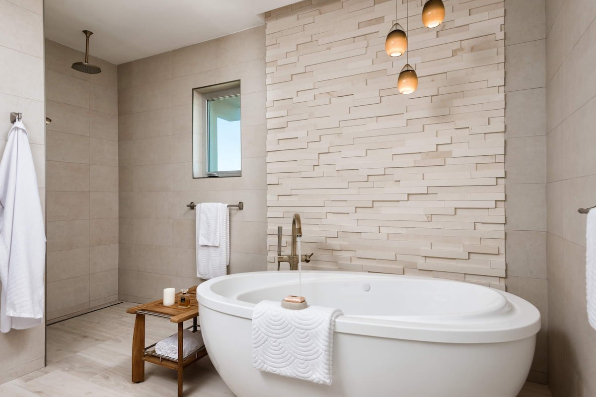 Elegant Architectural Escape Directly On the Ocean gallery image 3