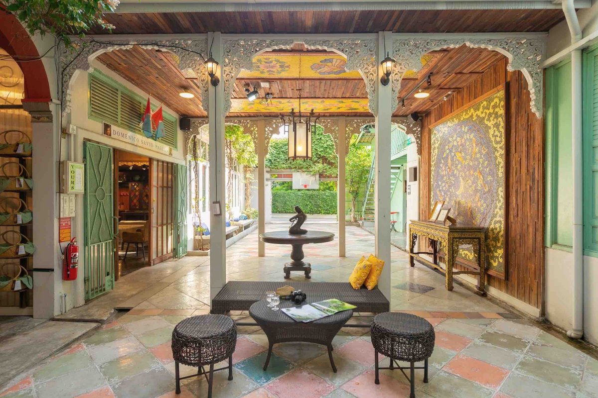 Artist House & Gallery- 3 Guest Suites