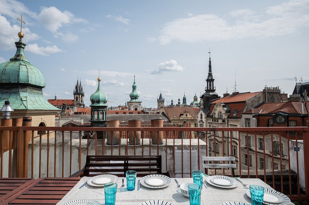 Penthouse with Terrace, A/C & Space for 13 Guests gallery image 2