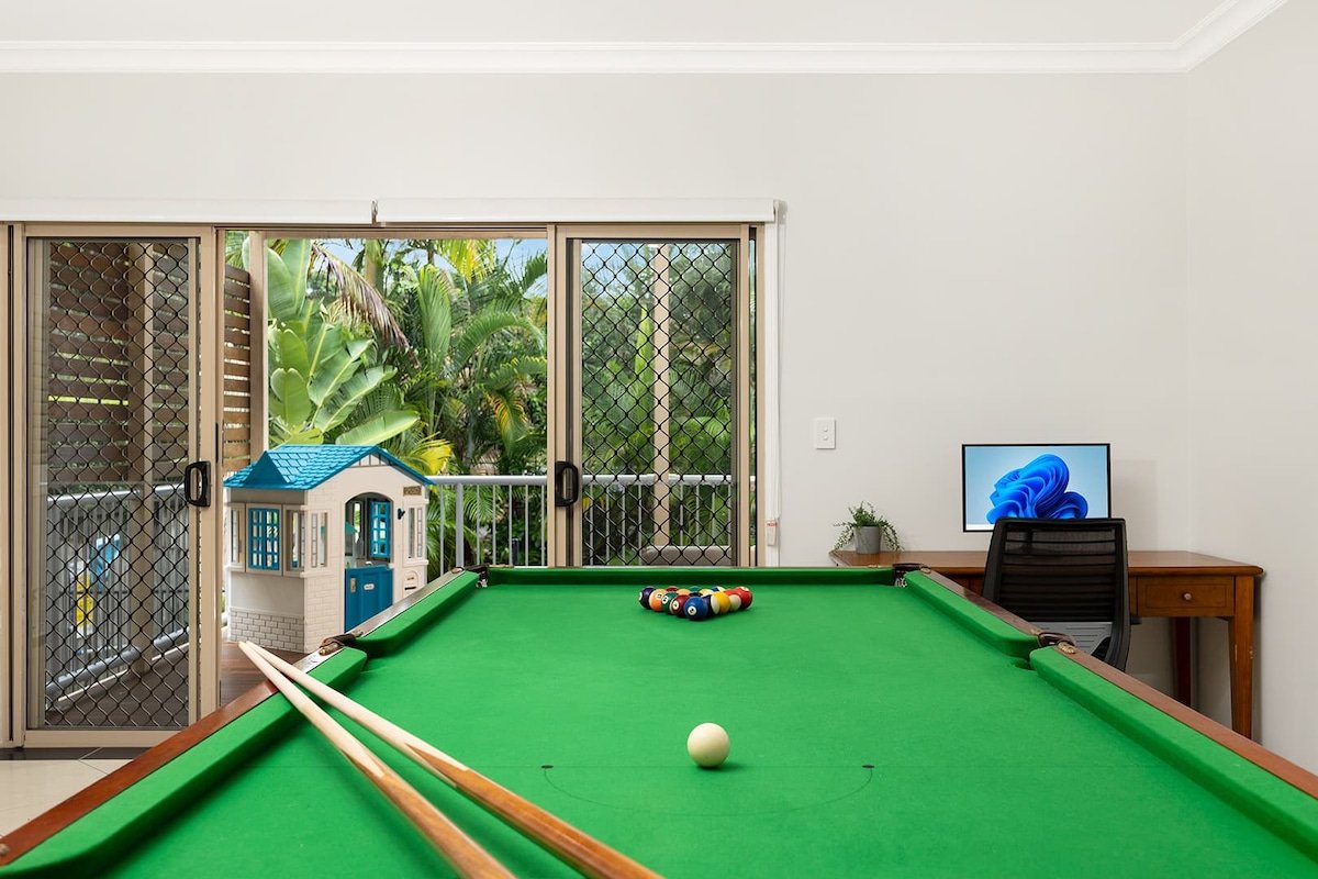 Large Family Pool Home in Taringa|6km to CBD|Pets gallery image 5