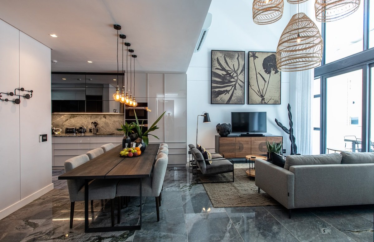 Upmarket Duplex Unit in the Heart of Sea Point (1) gallery image 3