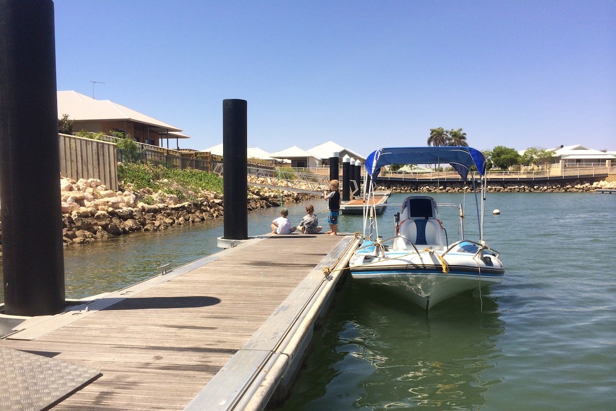 The Carnarvon Luxury Canal Home gallery image 5